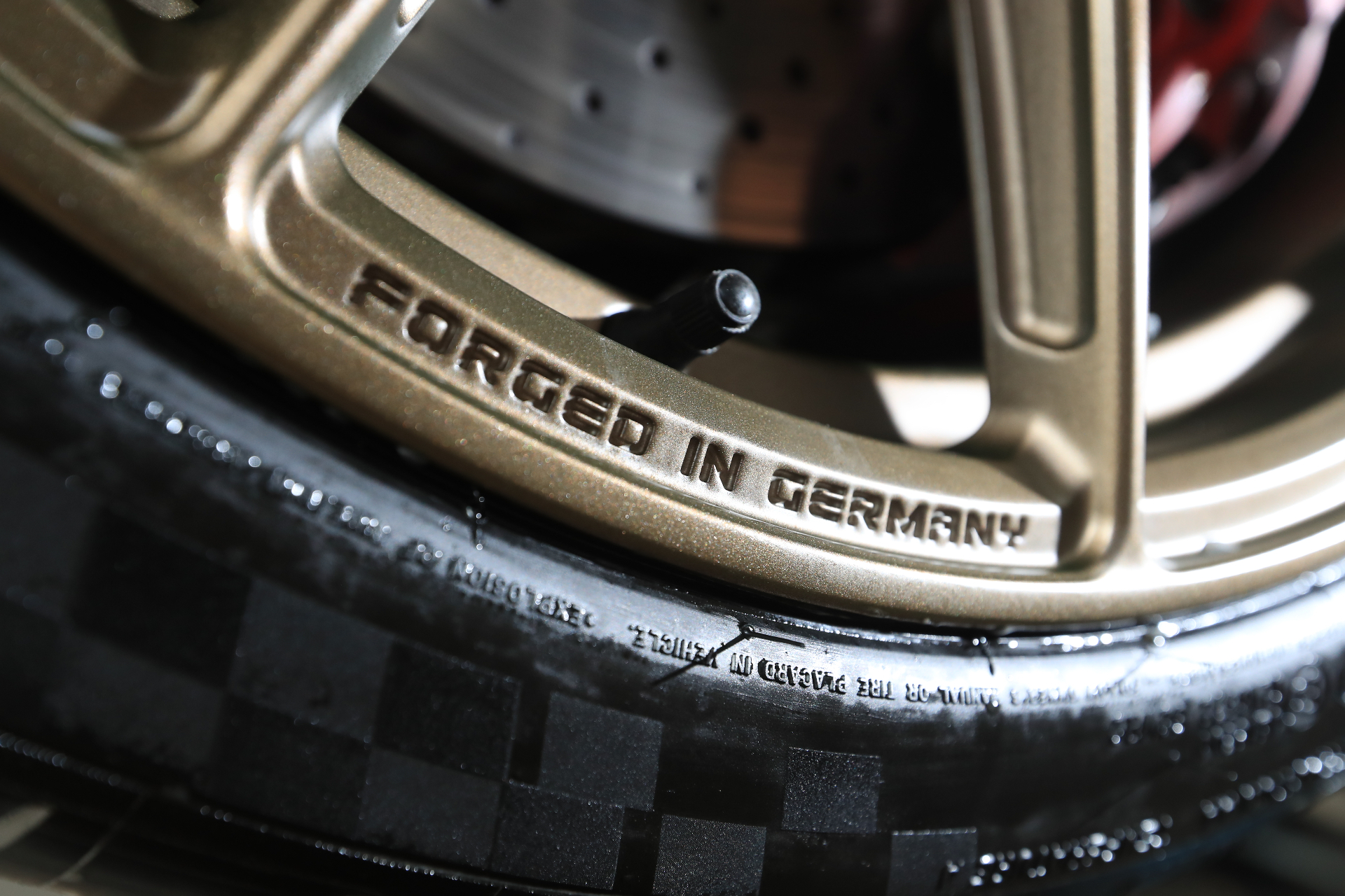 PROLINE PFZ Forged Speichen-Detail mit Schriftzug Forged in Germany in Bronze