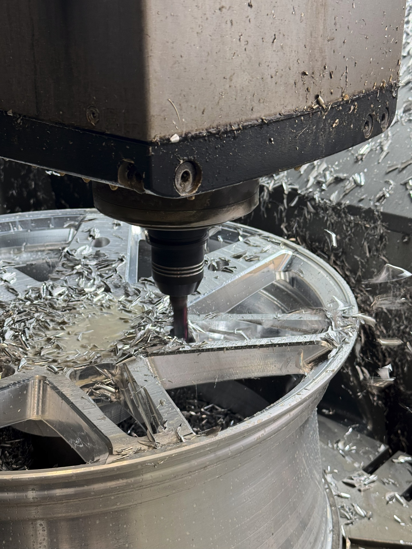 5-Achs-CNC-Fräsen der PROLINE PFG Schmiedefelge bei PROLINE Freudenstadt